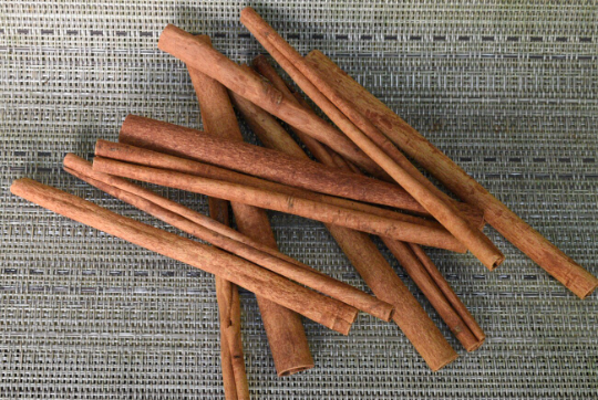 Cinnamon Sticks 6" long - 2 ounces